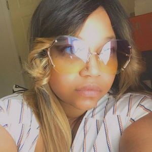 Meet your Posher, Dee